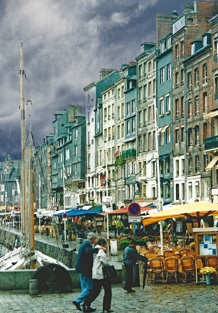 Alt="photo of Honfleur harbour Normandy on a rainy day"