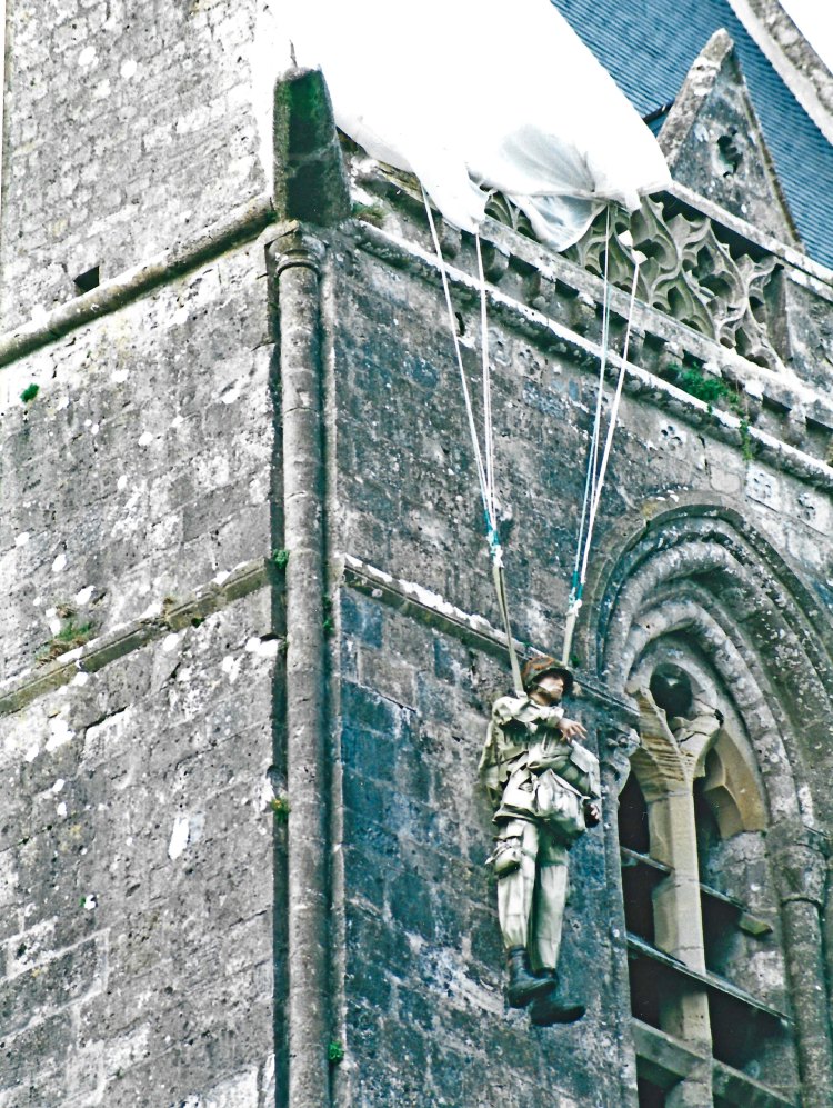 Alt="Photo of John Steele paratrooper US army in Normandy France"