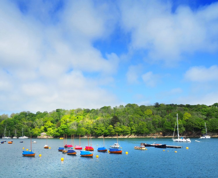 Alt="Fowey river Cornwall looking upstream across the boats and yachts"
