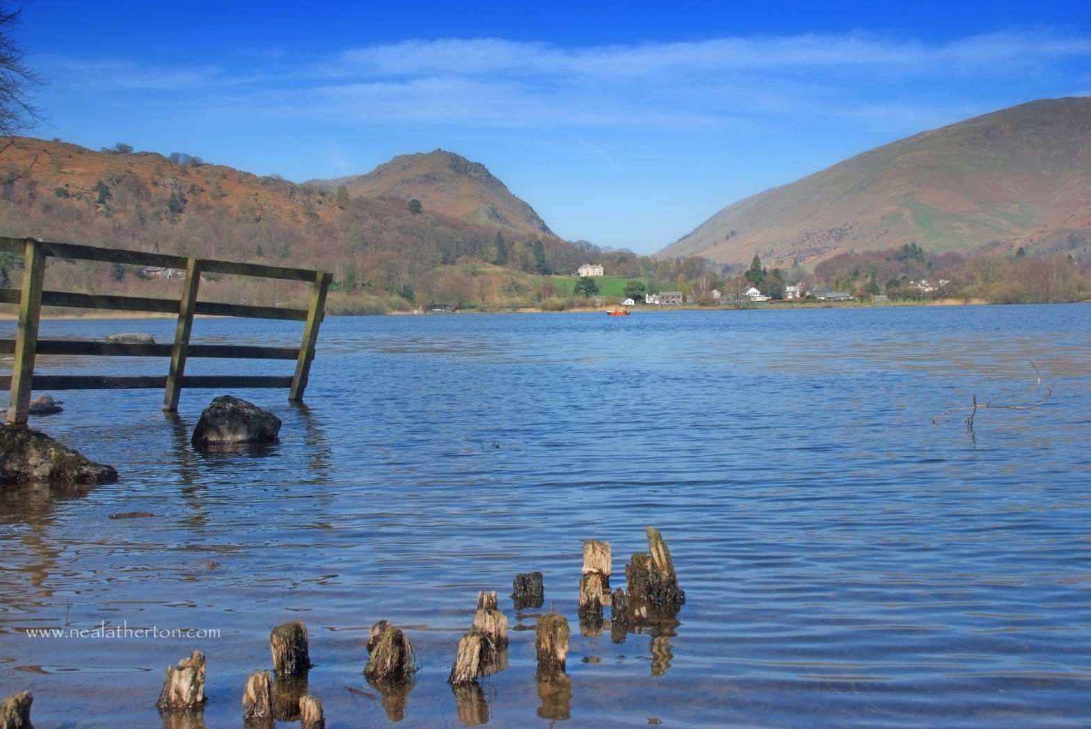 Alt="Photo of Grasmere Village from Grasmere lake"