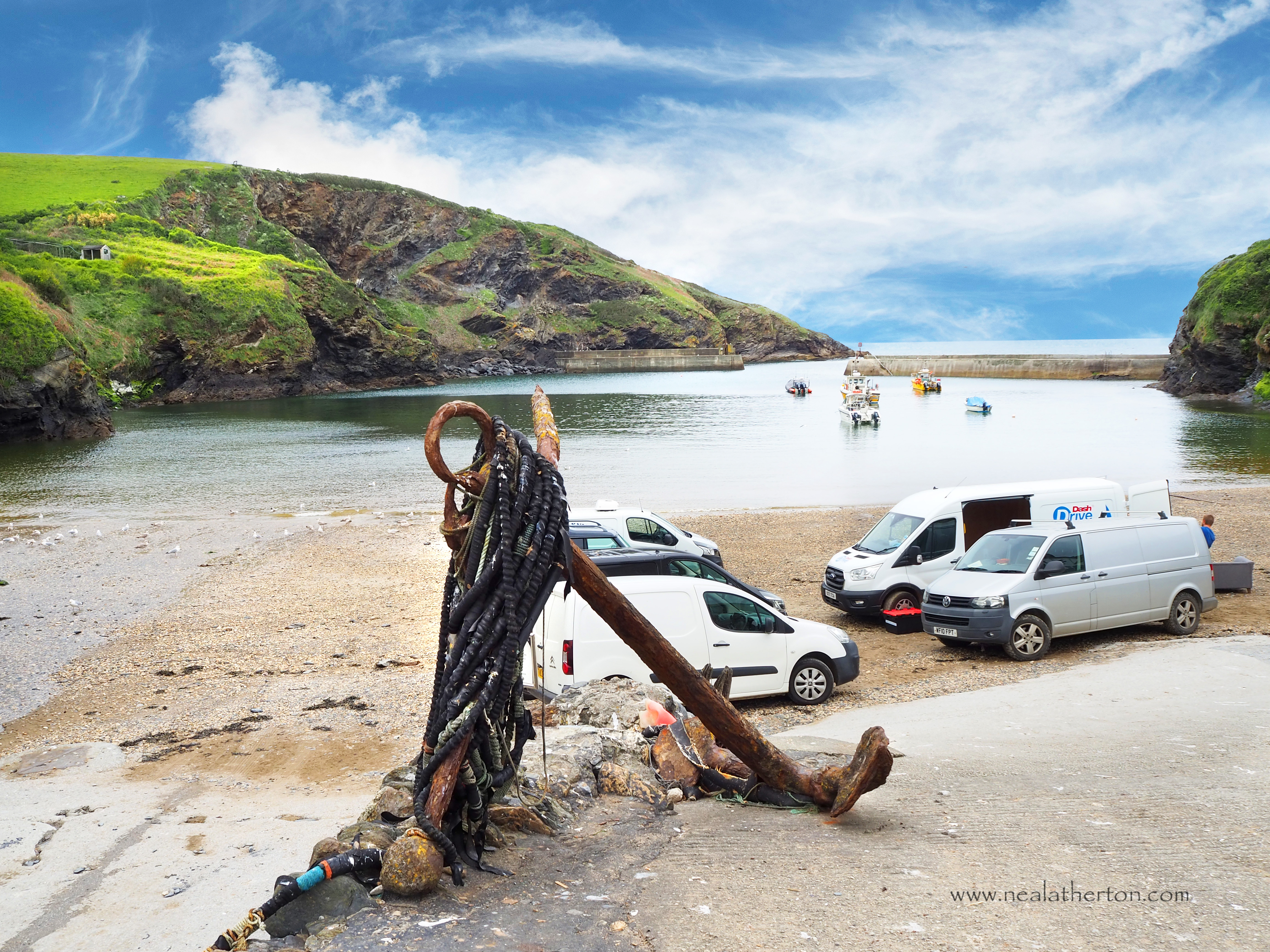 Alt="Photo of Port Isaac Harbour Cornwall for UK Travel book"