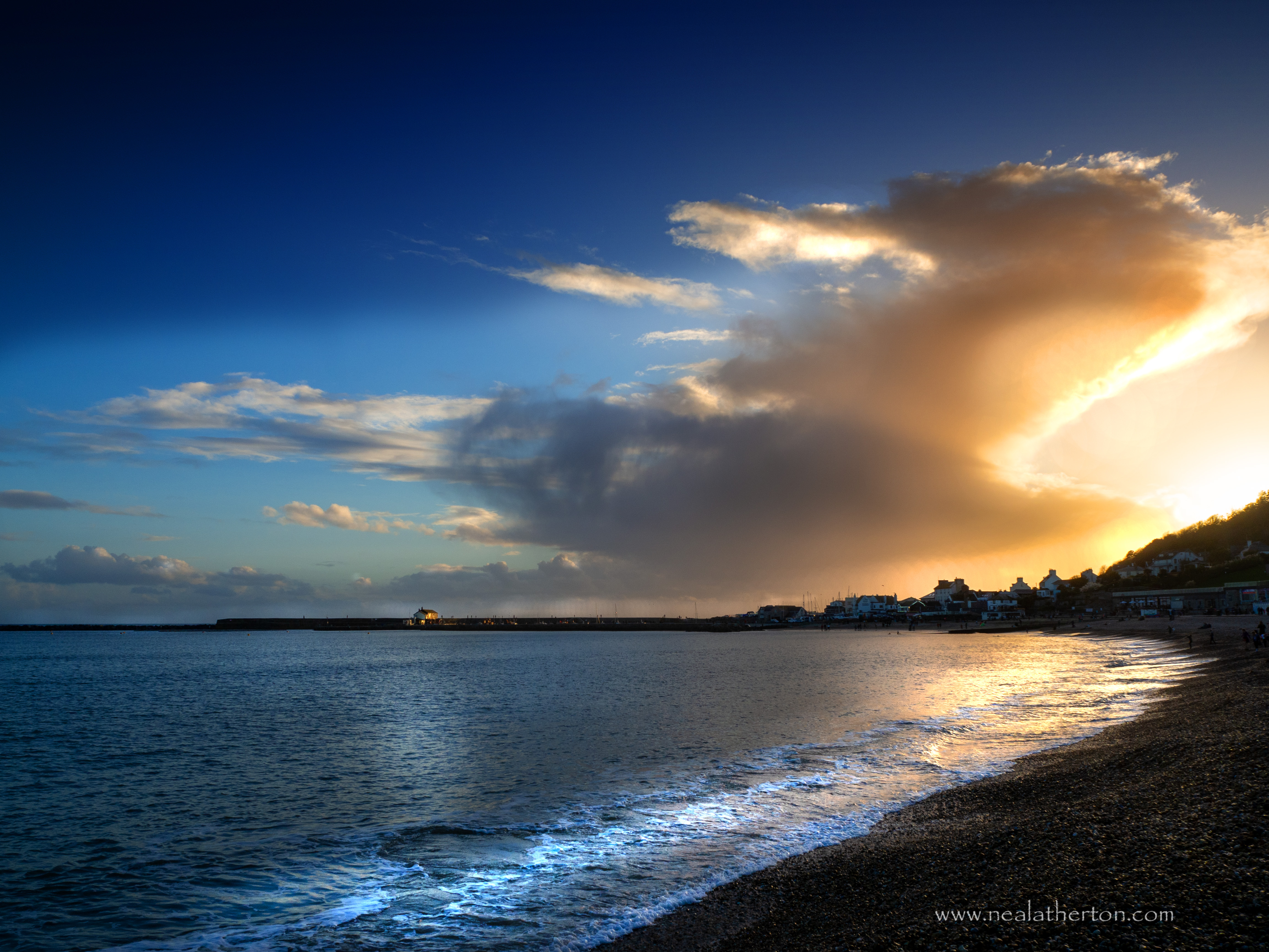 Alt="Photo of dramatic sunset at Lyme Regis"