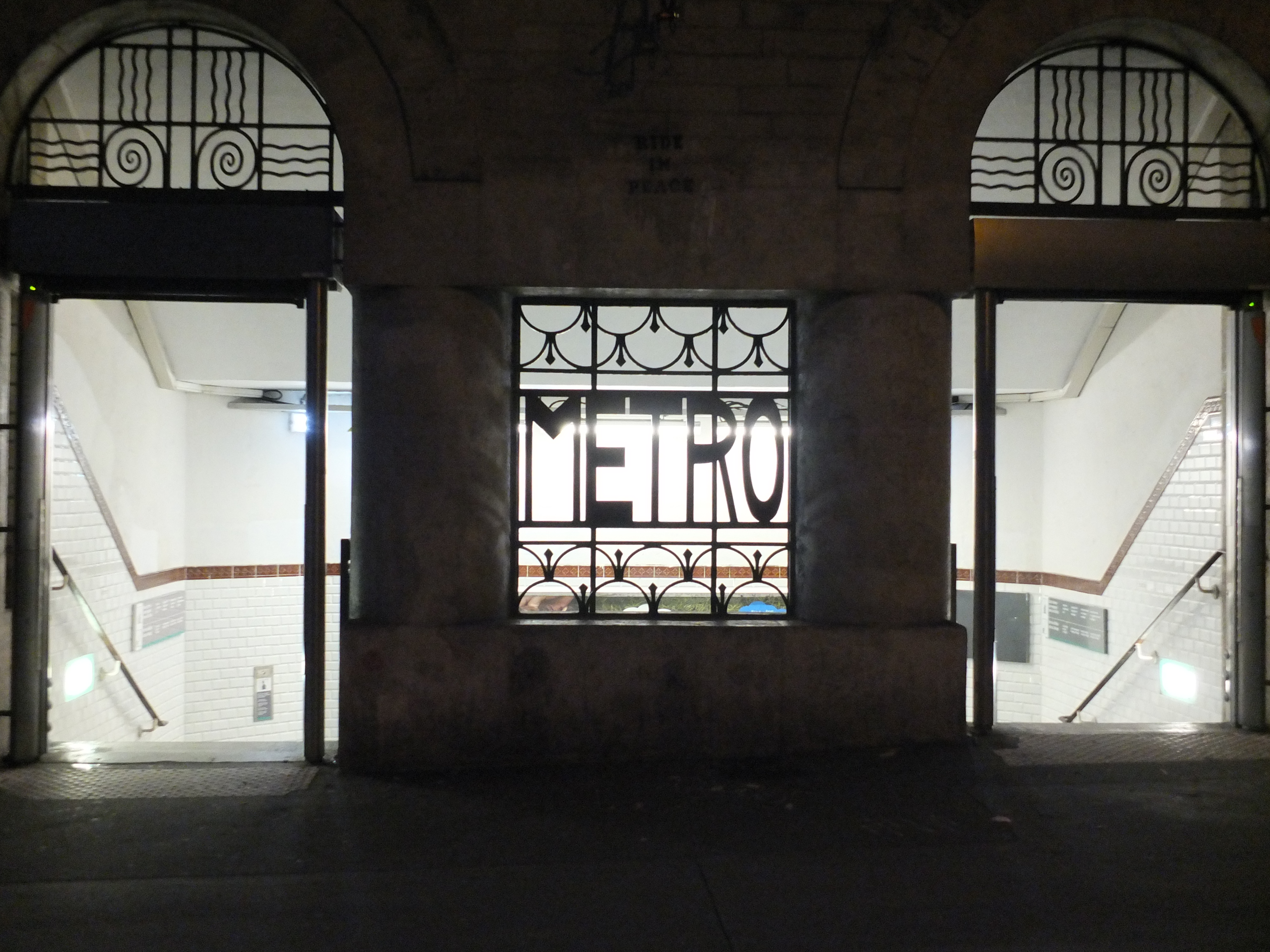 Alt="Rue Monge Metro Paris French Travel Guide Books"