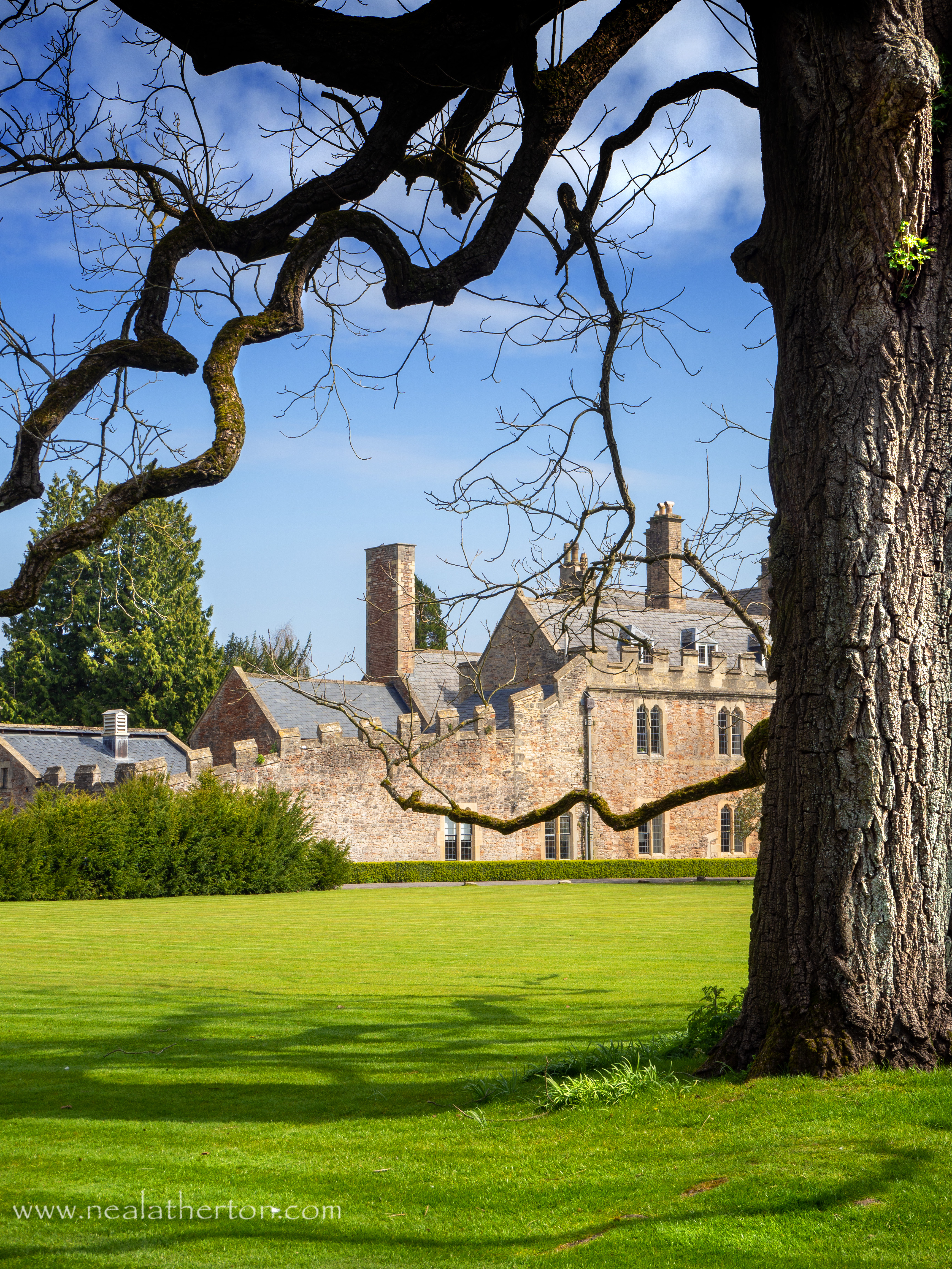 Alt="Photo of Bishops Palace green Wells Somerset"