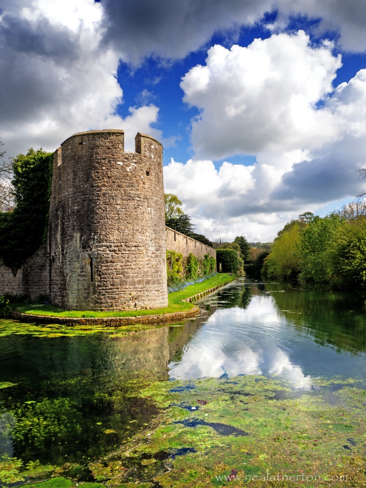 Alt="Photo of Wells Bishop Palace Moat"