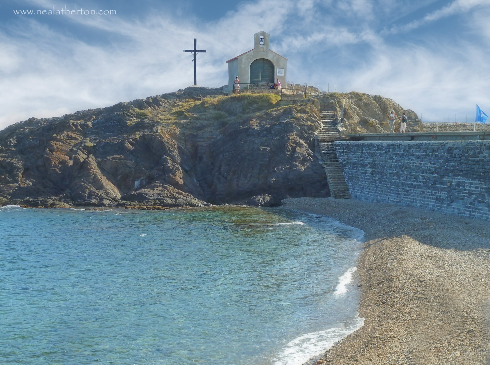 Alt="On the small island in Collioure Harbour is Chapelle Saint Vincent"