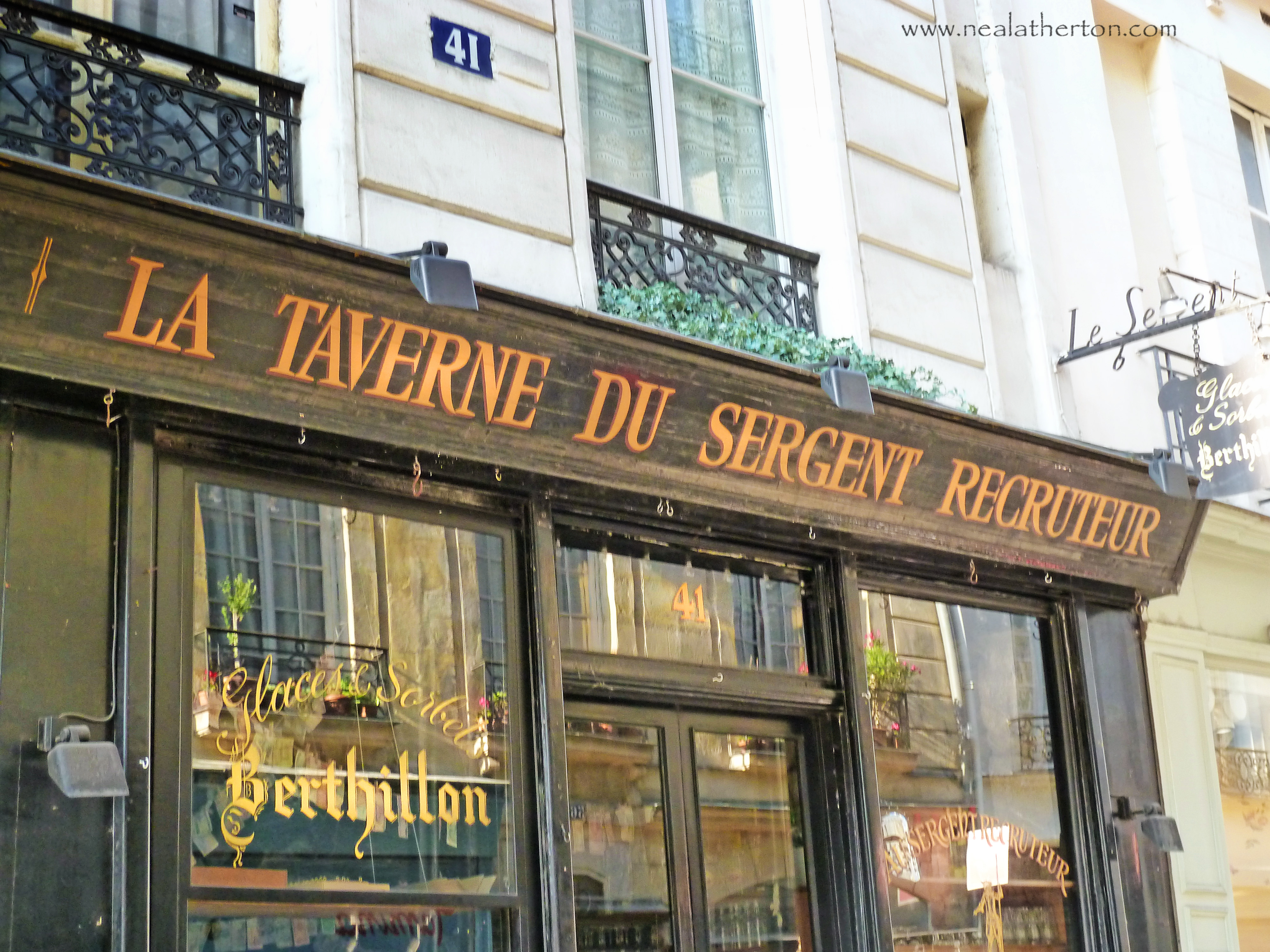 Alt="one of the lovely restaurants La Taverne du Sergent Recruteur on the Ile Saint Louis Paris"