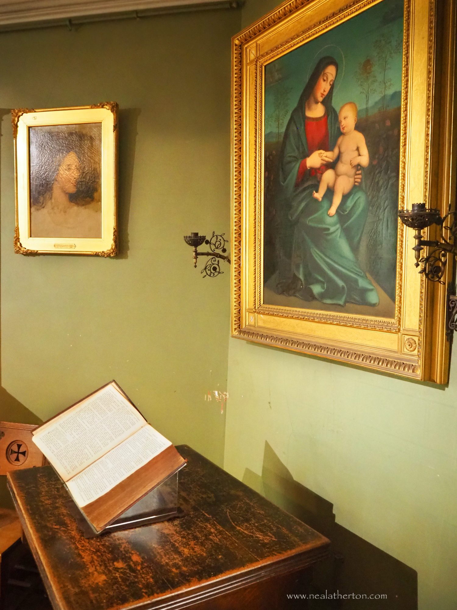 Alt="DEvotional area on the landing at Tyntesfield House"