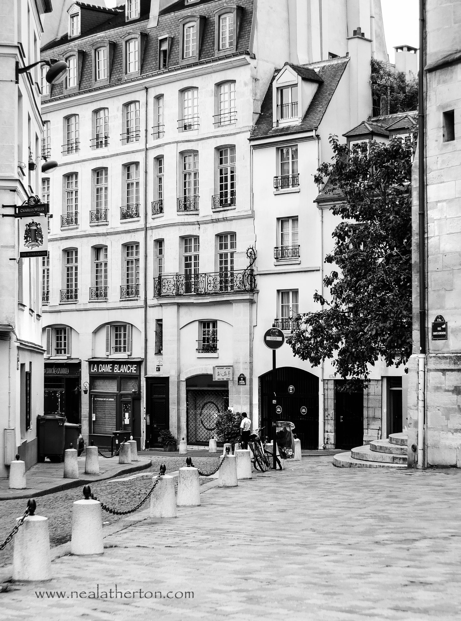 Alt="The famous Midnight in Paris steps Paris France"